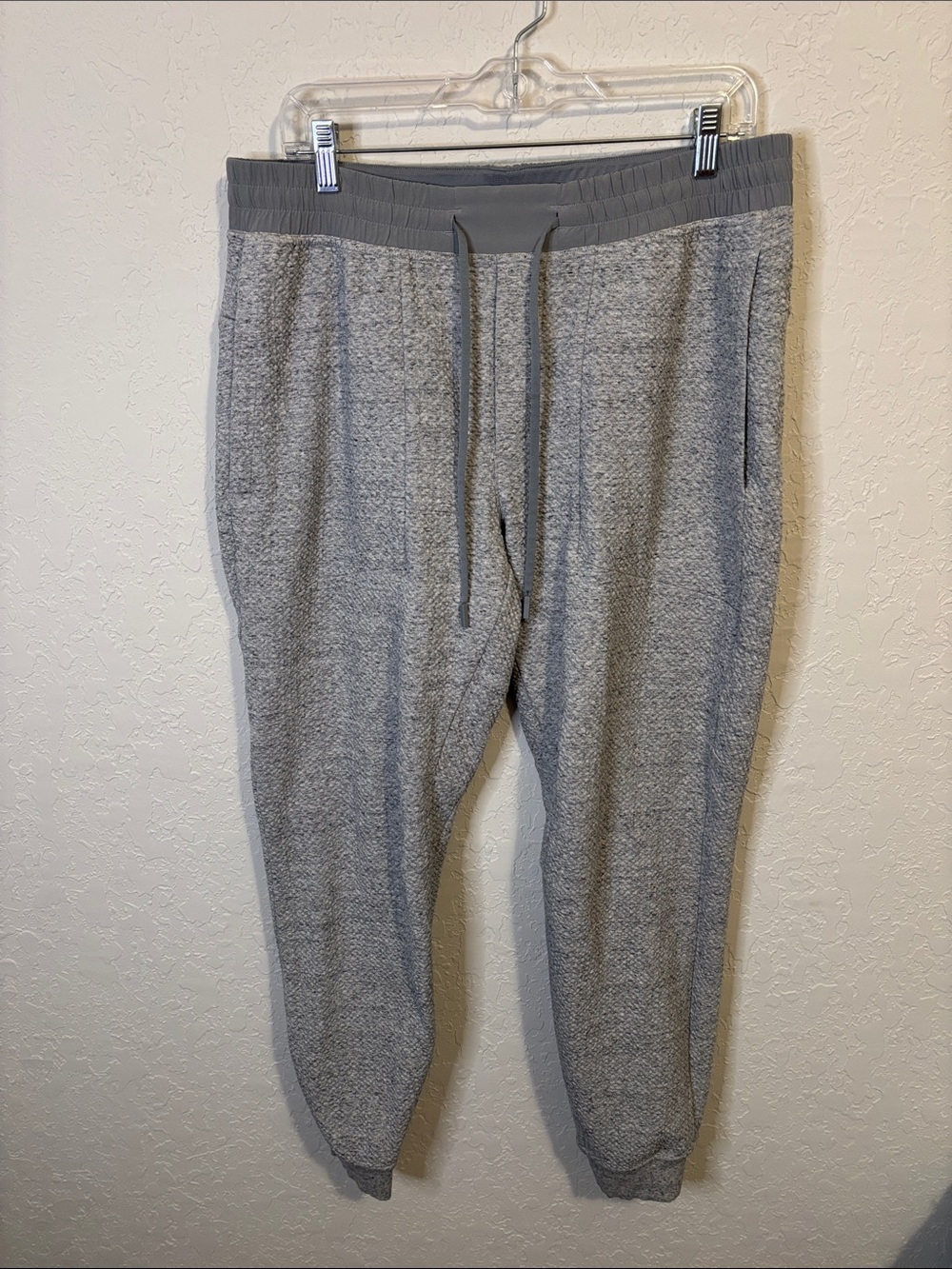 Lululemon At Ease jogger 28”